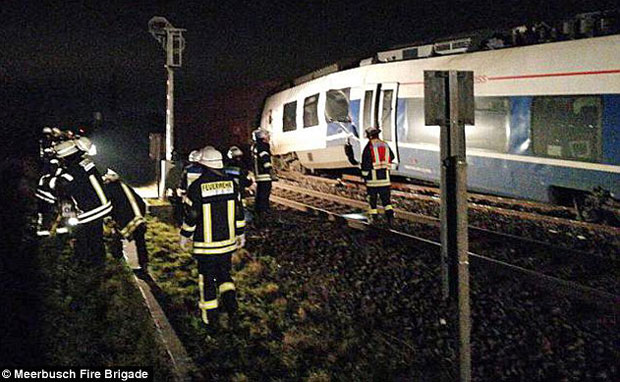 НЕСРЕЋА КОД ДИСЕЛДОРФА: 50 путника повређено у судару возова (ФОТО)