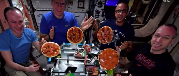 Овако се праве пице у свемиру (ВИДЕО)