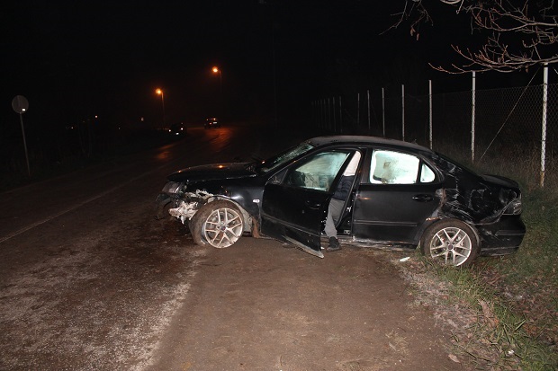 ЗА ДЛАКУ ИЗБЕГАО СМРТ: Колима ударио у ограду па се окретао још 50 метара (ФОТО)