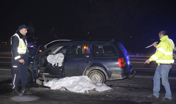 ДВА СУДАРА НА ОБРЕНОВАЧКОМ ПУТУ: Једна особа погинула, повређено више путника (ВИДЕО+ФОТО)