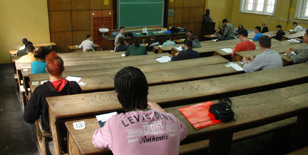 ЧАСОВИ ОД 20.000 ДО 80.000 ДИНАРА: Почела припремна настава за упис на неколико факултета