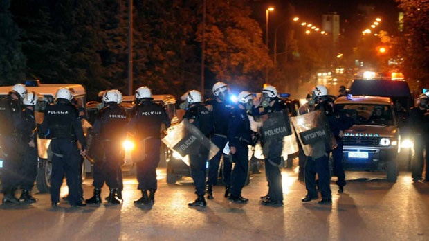 ПУЦЊАВА НА ЦЕТИЊУ: Тешко рањен мушкарац