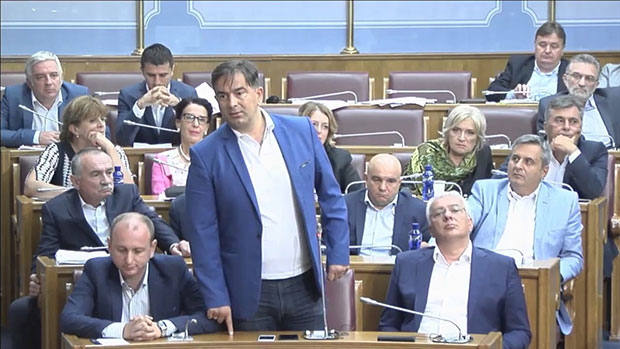 Опозиција у ЦГ: Договор на белом папиру