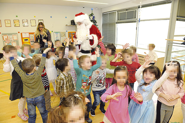 ДА СЕ ОБРАДУЈЕ ШТО ВИШЕ ДЕЦЕ: ГО Гроцка први пут ове године дели поклоне, неки даривање претварају у традицију