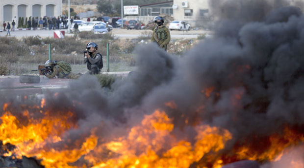 ХАОС ЗБОГ ЈЕРУСАЛИМА: Један Палестинац погинуо, 60 рањено у сукобима с израелским снагама; Палестина: Трамп да промени одлуку (ФОТО / ВИДЕО)