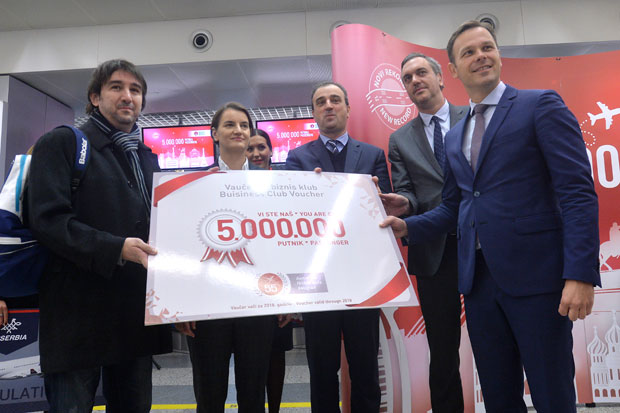 Премијерка пратила јубиларног путника