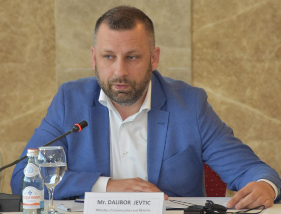 Јевтић: Обезбедити једнака права за све; Симић: Положај Срба срамота за Европу у 21 веку 