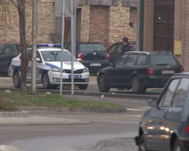 ПУЦЊАВА У СРЕМСКОЈ МИТРОВИЦИ: Рањен полицајац који није био на дужности (ФОТО)