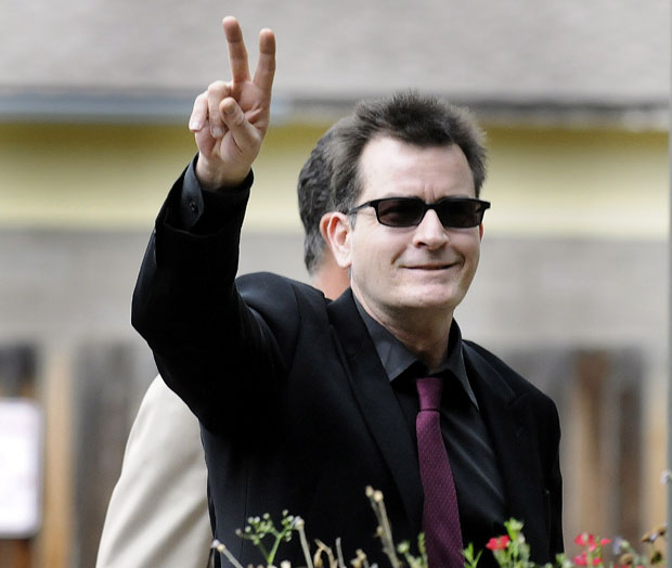 Чарли Шин брани част