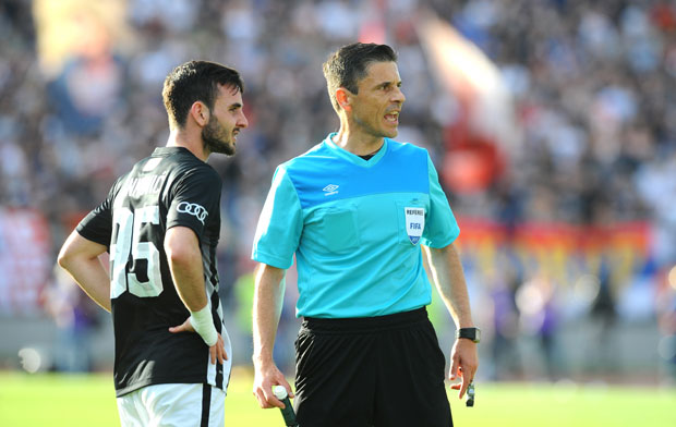 МАЖИЋЕВ 14. ДЕРБИ: Ево како су Звезда и Партизан пролазили када је правду делио најбољи српски судија