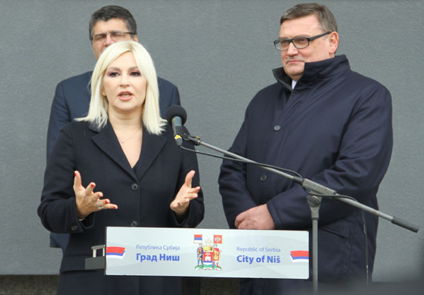 Михајловић доделила кључеве станарима „социјалних станова“ у Нишу
