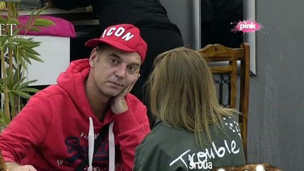 Милану певачи претили смрћу