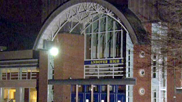 АНТИСЕМИТИЗАМ У АМЕРИЦИ: Првог дана јеврејског презника Хануке, у школи откривене три свастике (ВИДЕО)