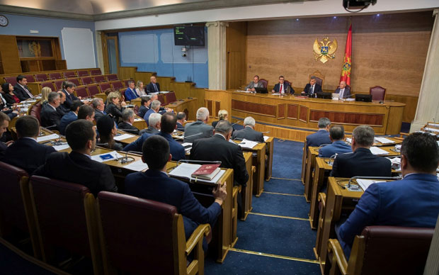 Све странке у скупштину!