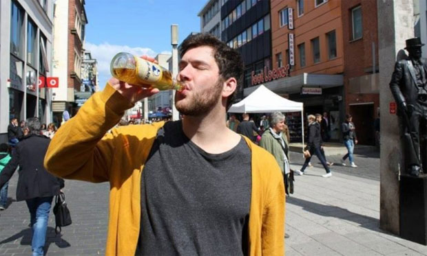 Да не би умро мора да пије 20 литара воде дневно