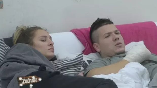 КАО ДА СИ ДРУГА ОСОБА: Слоби није јасна Лунина промена расположења (ВИДЕО)