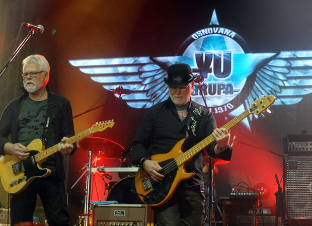 У Нову годину уз ЈУ групу