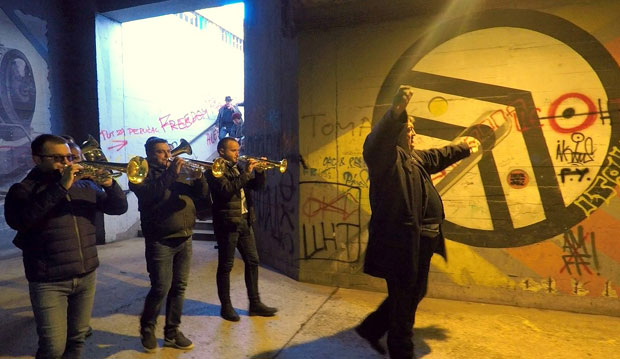 Трубе зауставиле воз