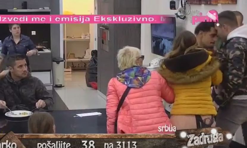 ТУЧА У ЗАДРУЗИ: Помахнитали Анђело скочио на сто, хтео да растргне Бору (ВИДЕО)