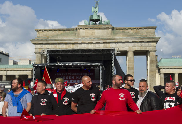 Турска мотоциклистичка банда у Немачкој прогања критичаре Ердогана