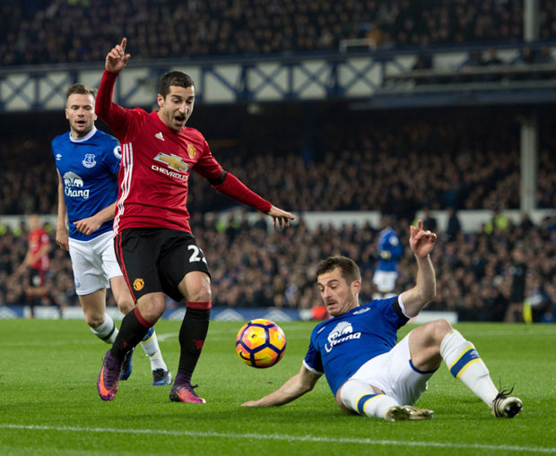 Мурињо тера Мктаријана из Манчестера