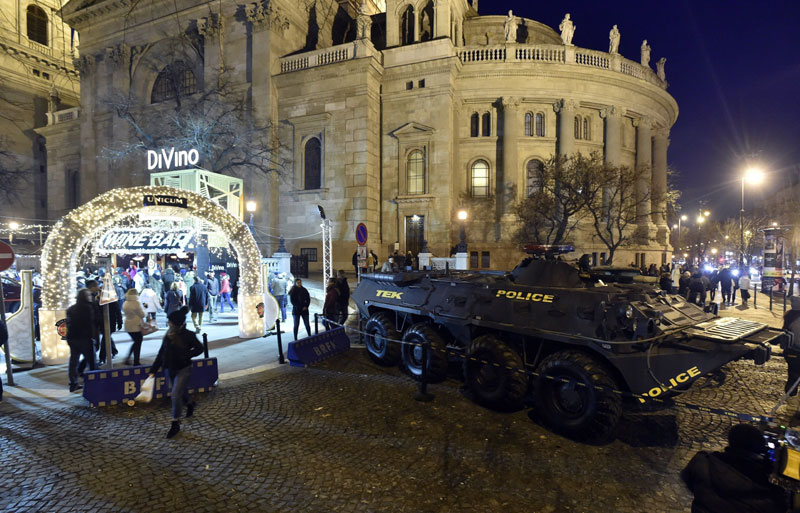 Оклопна возила превентивно на Божићном сајму у Будимпешти