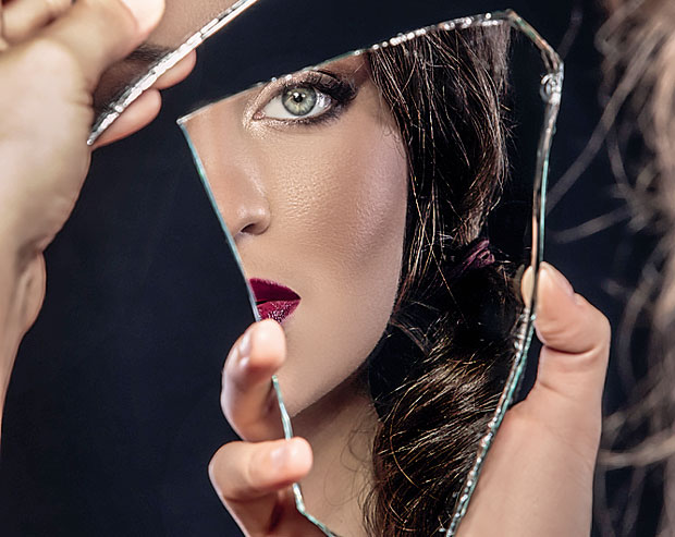 Црвен кончић и три корака уназад