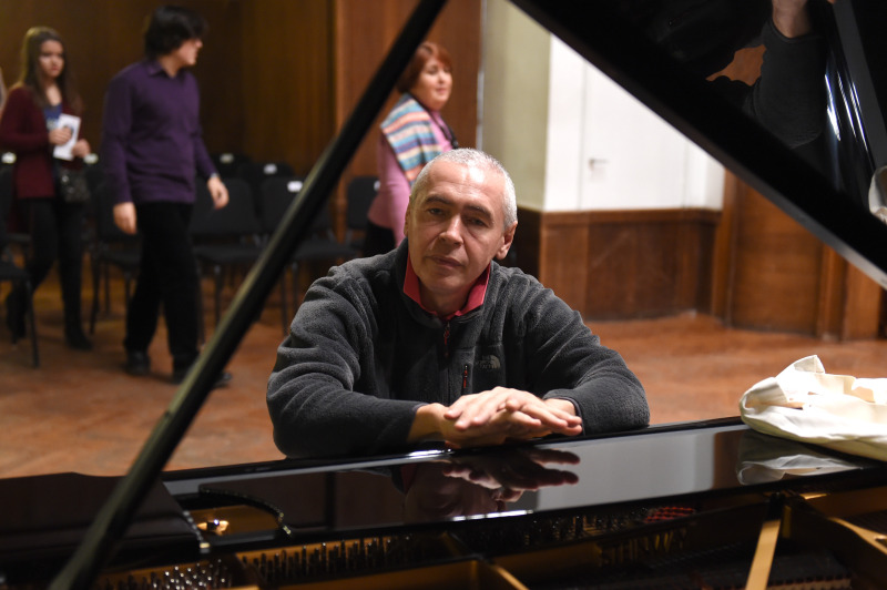 Стојеће овације за Иву Погорелића