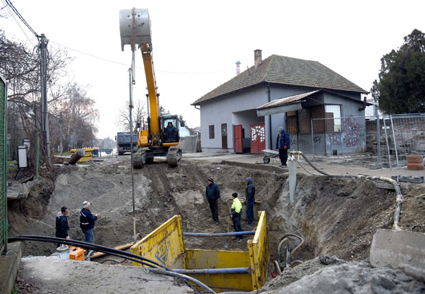 Крпе кратер насред раскрснице