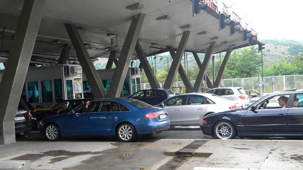 Градина: Полицајци пали због мита