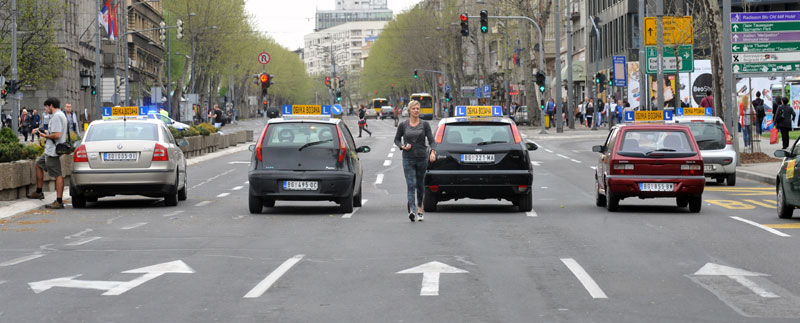 Ауто школе због лиценци блокирају престоницу