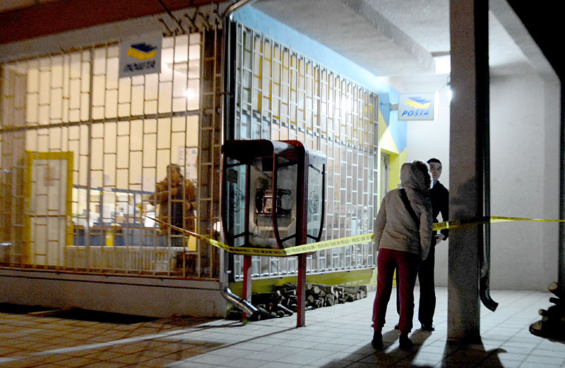 Оружана пљачка Поште у Звечану: Однето између 600 и 800 хиљада динара?(ФОТО)