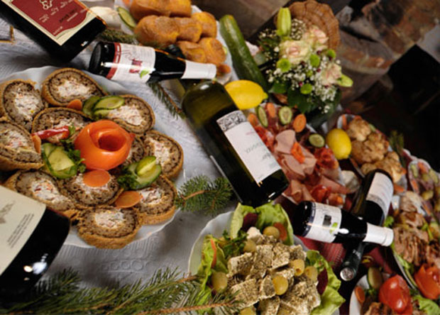 Будите умерени у јелу и пићу током празника