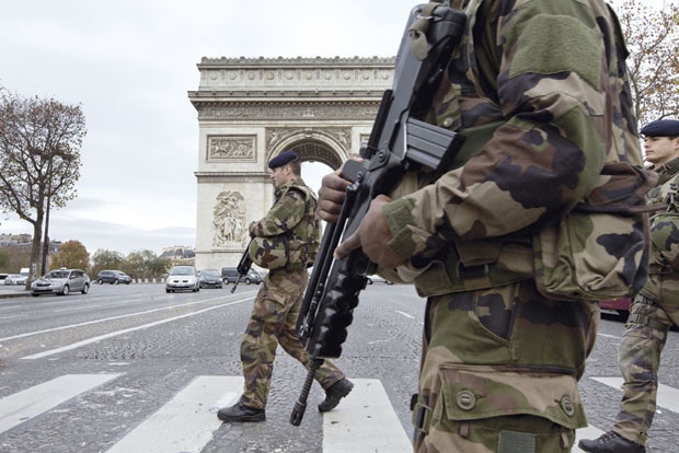 У Паризу појачана безбедност за дочек Нове године
