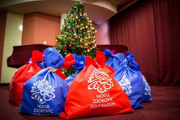 Новогодишњи пакетићи за децу из хранитељских породица