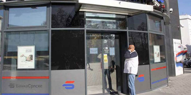 Нови станари у згради банке!