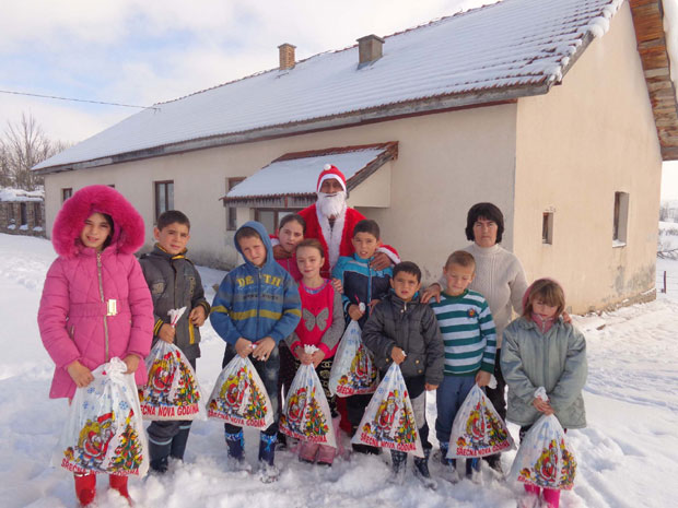 Стигли пакетићи за ђаке пешаке