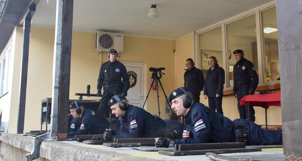 Презентација модерног оружја у бази САЈ (ФОТО)