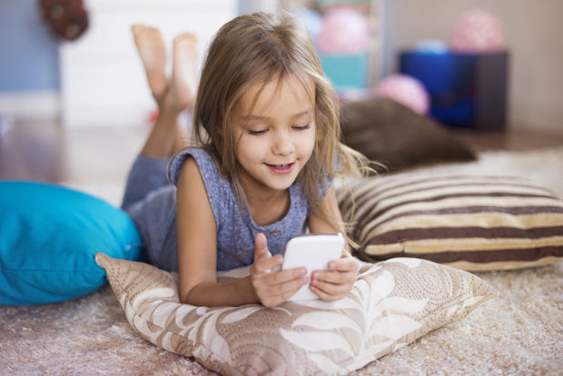 ПРЕСЕО ИМ БОЖИЋ: Девојчица (6) добила телефон и направила хаос у полицији