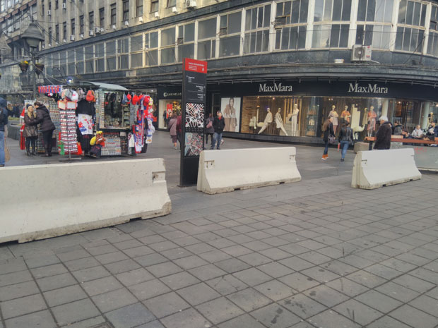 Баријере штите пешаке у центру