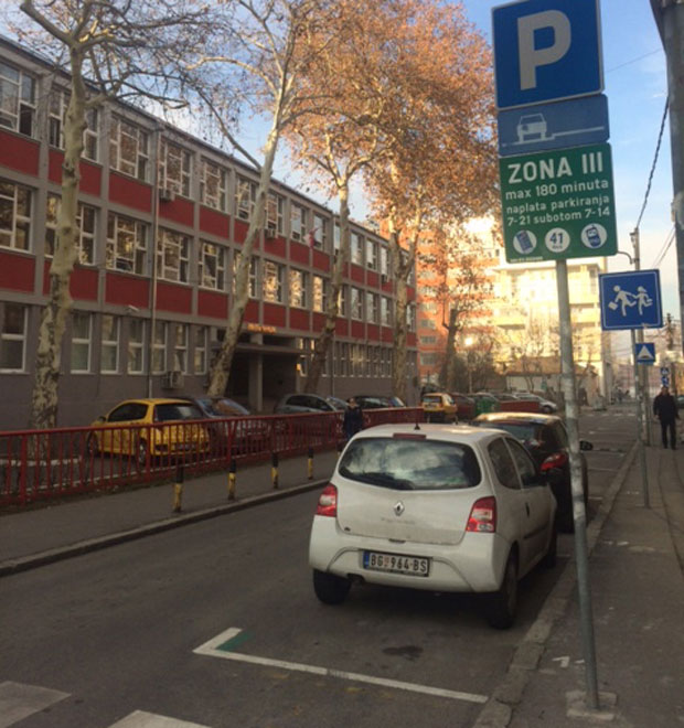 Нападнут ученик на паркингу?