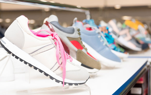 Због цена патика морају да плате 45,3 милиона!