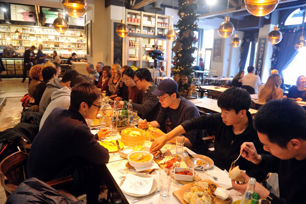 Страног госта никада доста! 