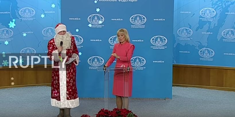 Руси се нашалили на рачун Американаца: Деда Мраз не може да укине “Раша тудеј” и “Спутњик” (ВИДЕО)