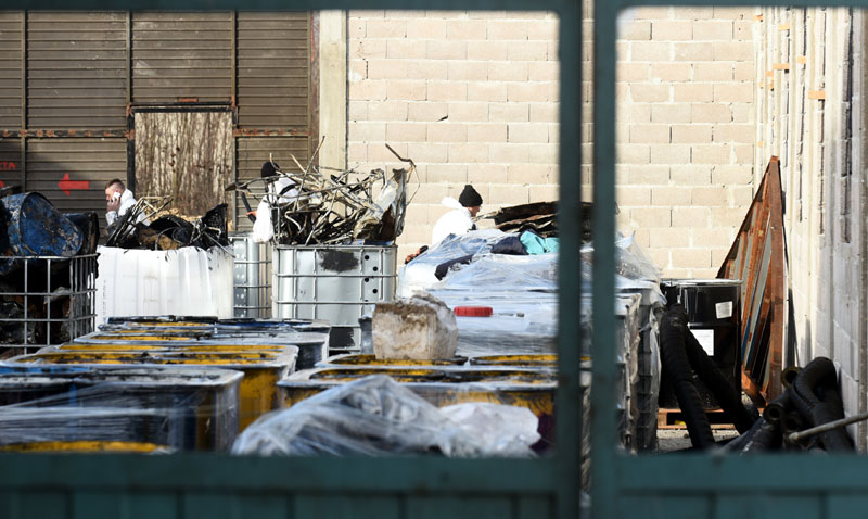 Канцерогени отпад крио крај бунара! (ФОТО)