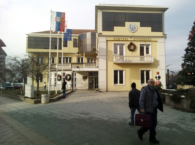 Покушај паљевине општинског аута у Сурдулици