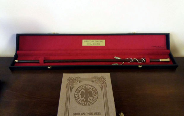 ШПИЈУНКА: Штап носи моћ