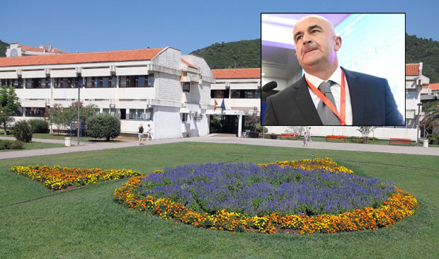 Власт на клацкалици