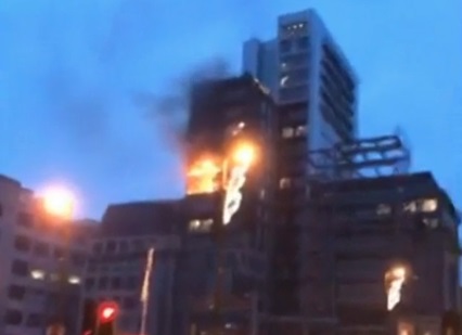 У згради у центру Манчестера избио пожар