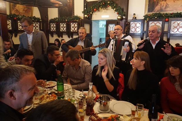 Београд: Хуманитарна аукција за бебе, присуствовали Дачић, Антић, Весић... (ФОТО)